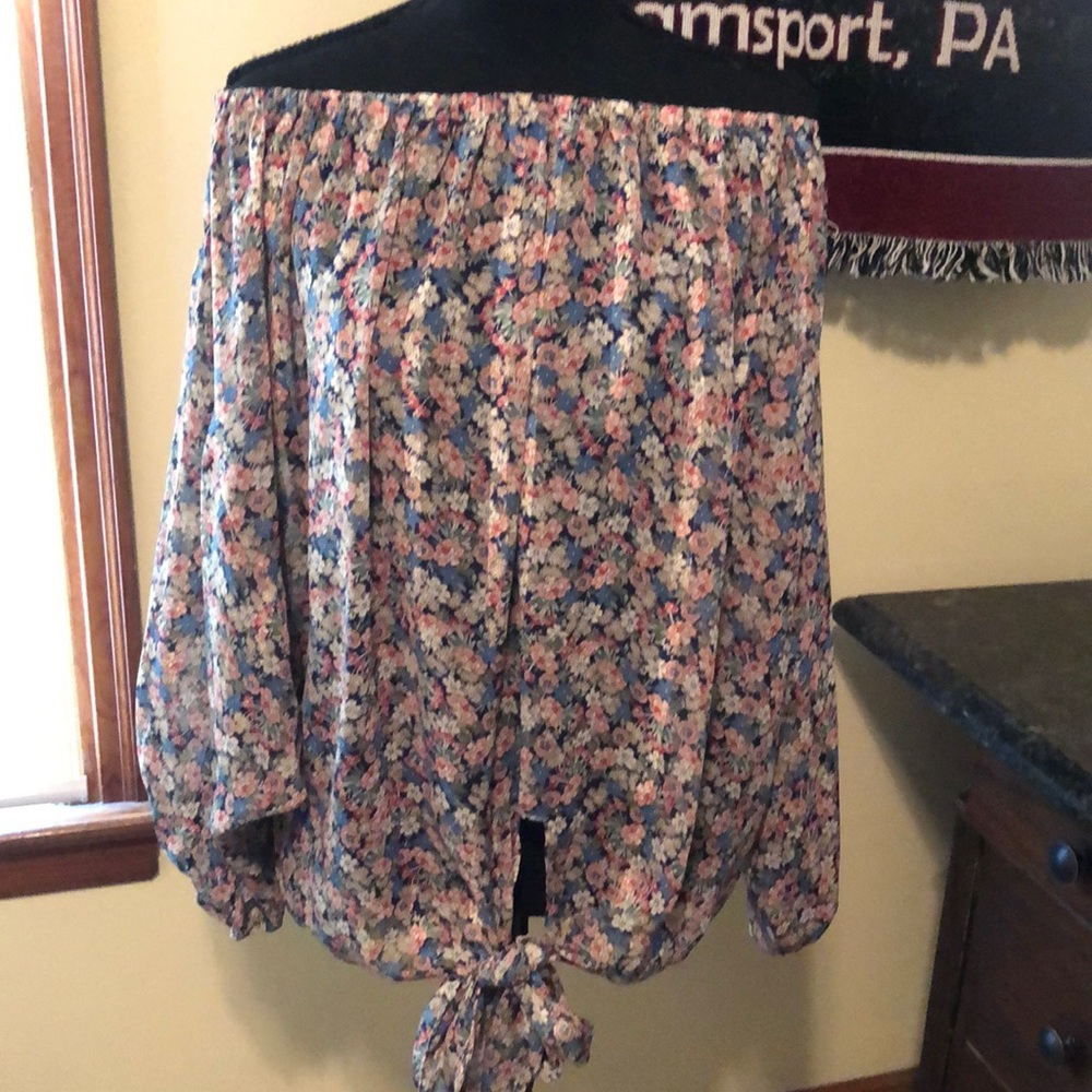GigiO USA shear tunic top size medium